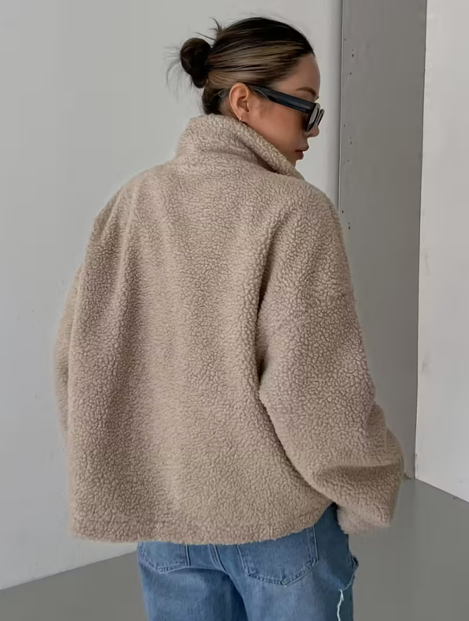 Ubergrosse-Jacke-aus-Teddyfell-fur-Damen-2.png
