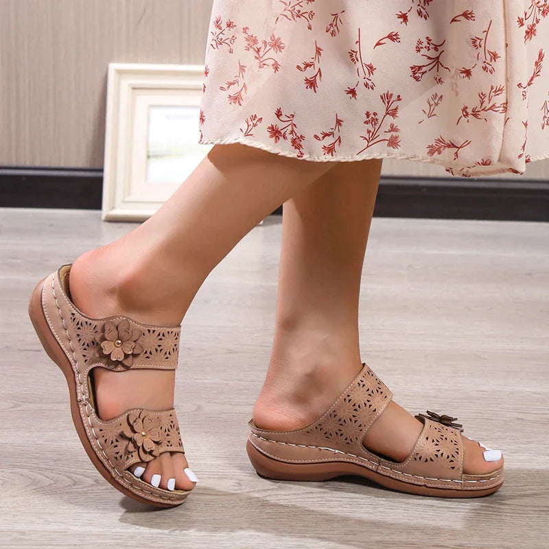 Breeze Verano - Blumenmuster Keil OrthoSandalen